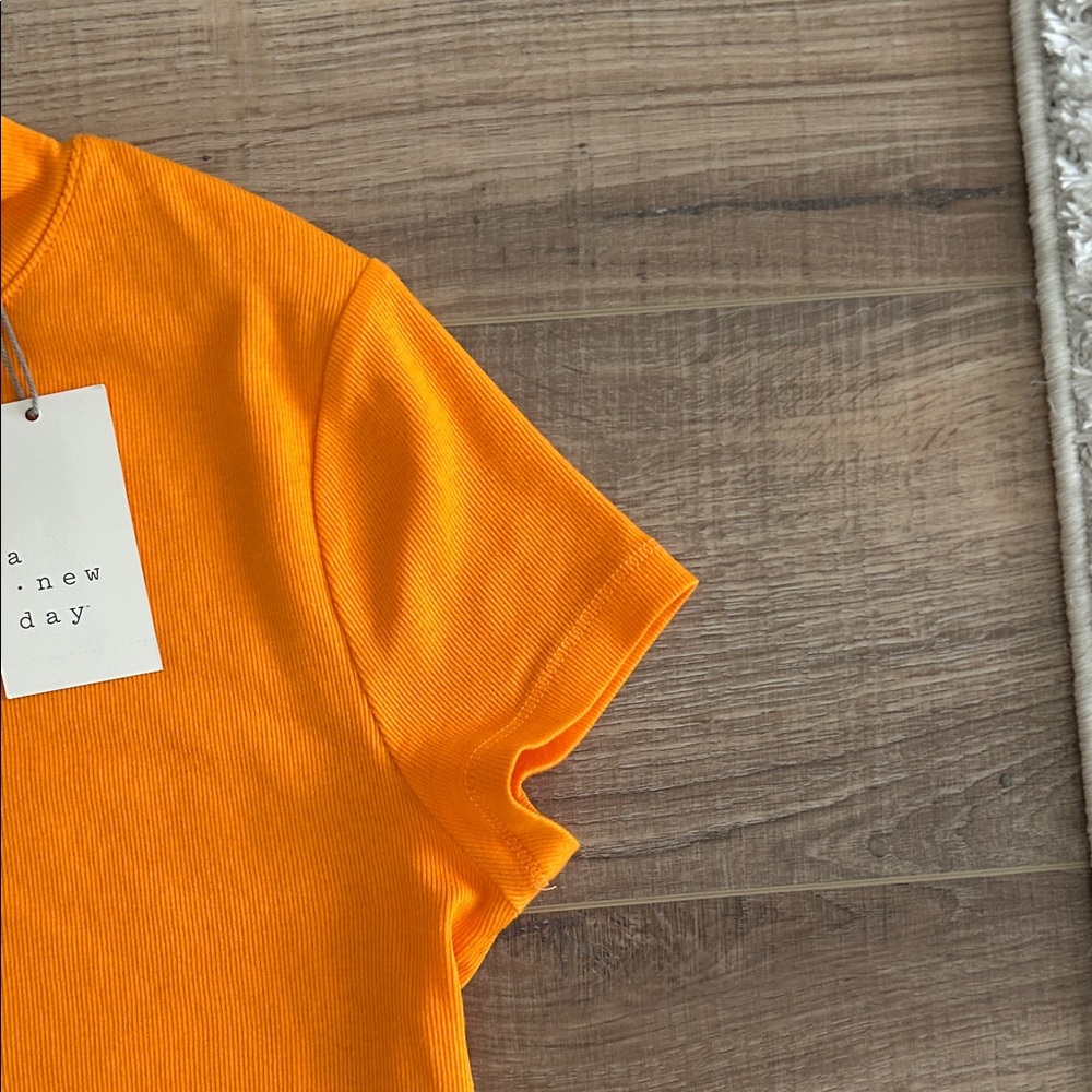 A New Day Women's Bright Orange Short Sleeve Tee med: NWT. - Picture 3 of 8